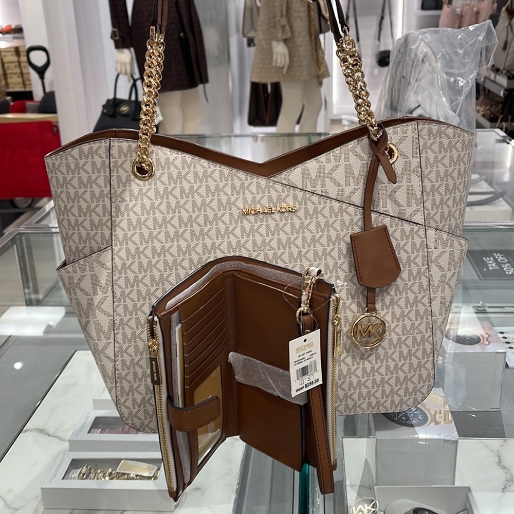 MICHAEL KORS LARGE X CHAIN SHOULDER TOTE 
& 
LARGE DOUBLE ZIP WALLET WRISTLET - Picture 7 of 16